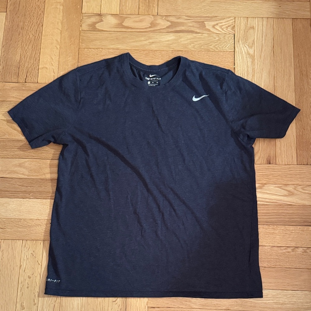 Nike Men's Dark Blue Short Sleeve Tee
